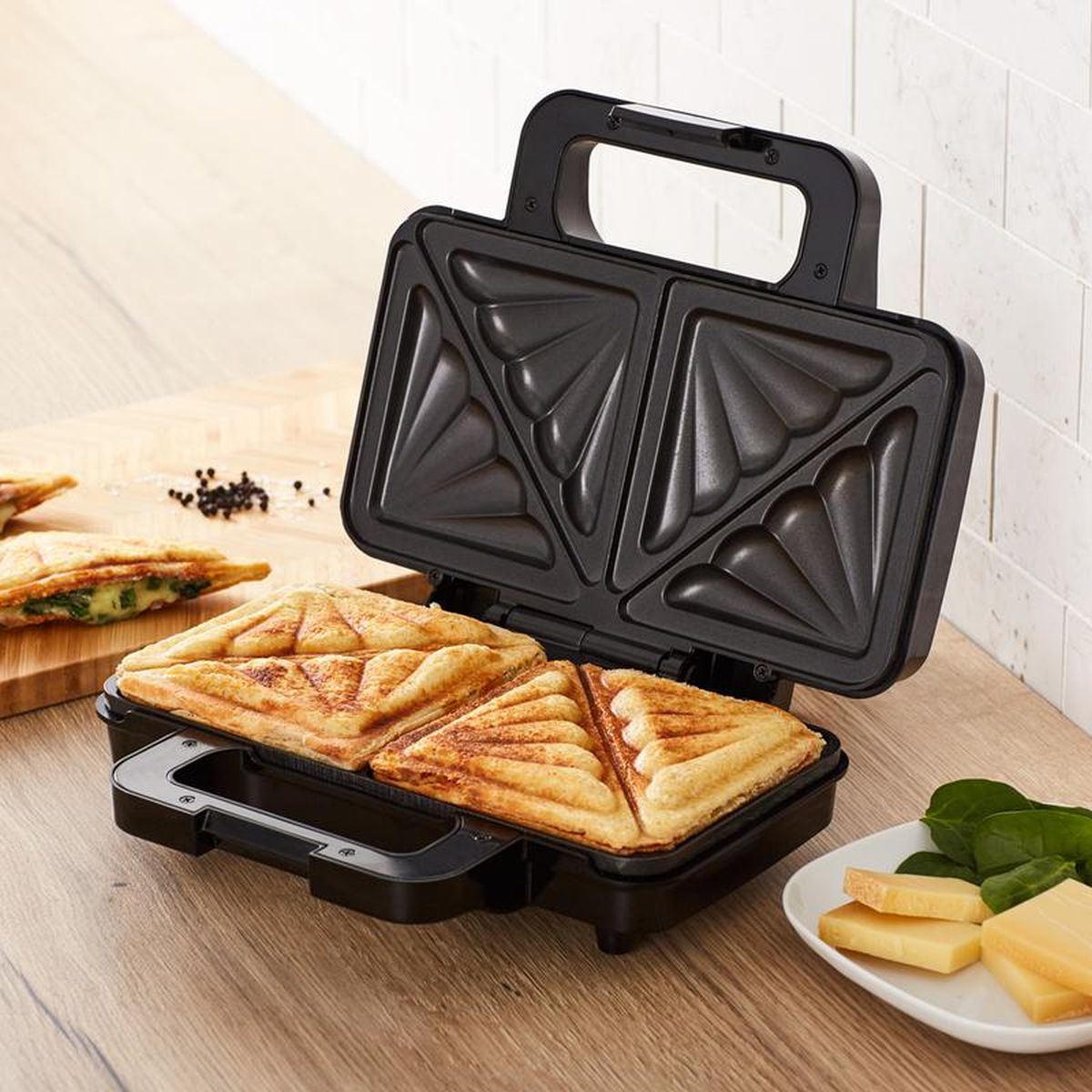 https://www.tonggardencentre.co.uk/shop/gallery/Tower%20-%20Sandwich%20Toaster%20Deep%20Fill%20Black%20Stainless%20Steel%20(3).jpg